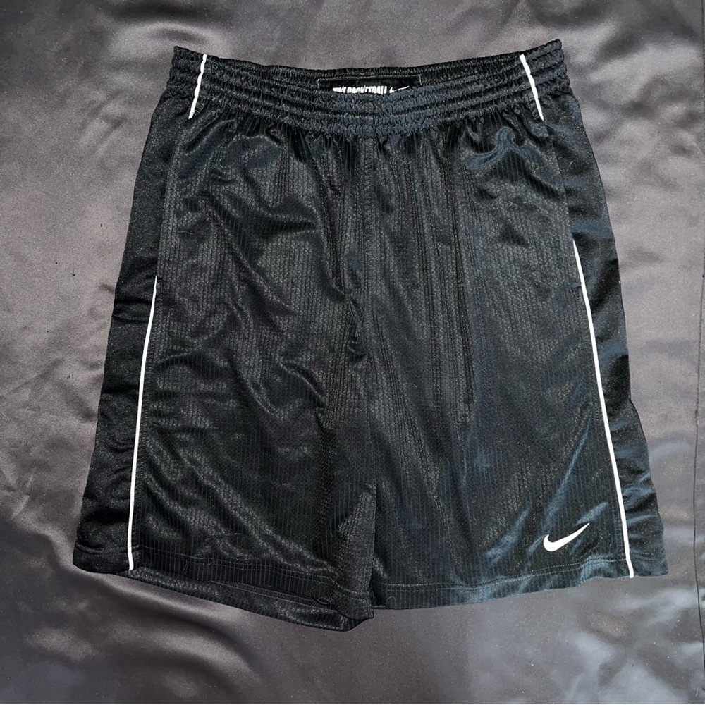 Size L Nike Men’s Black Athletic Mesh Shorts with White Piping